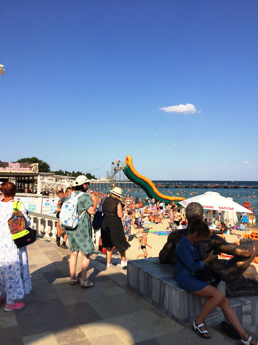 Народу тьма