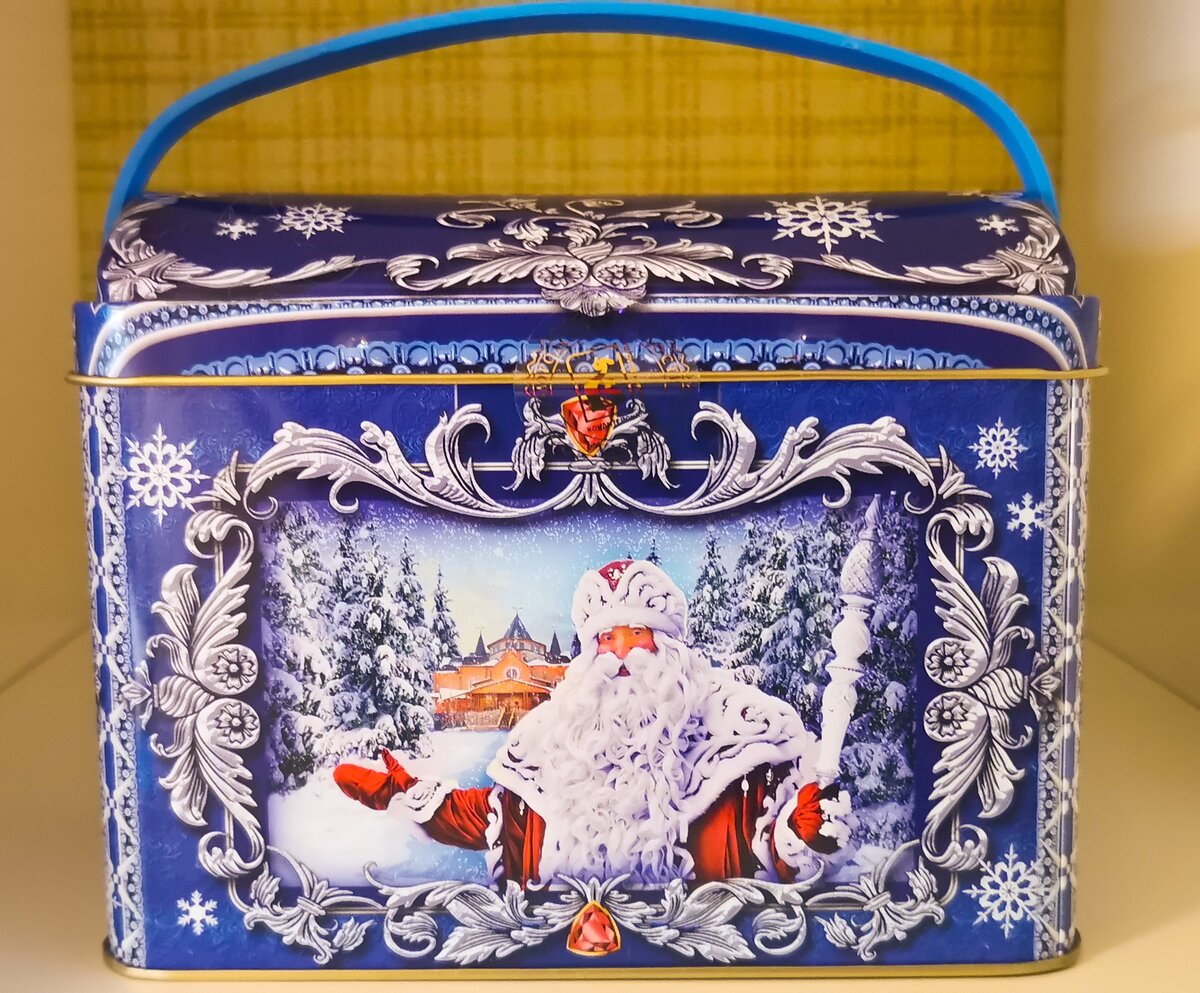 как сделать новогодний сундук. новогодний сундучок поделка. как сделать новогодний сундук. сундучок с новогодними игрушками. новогодний сундучок.