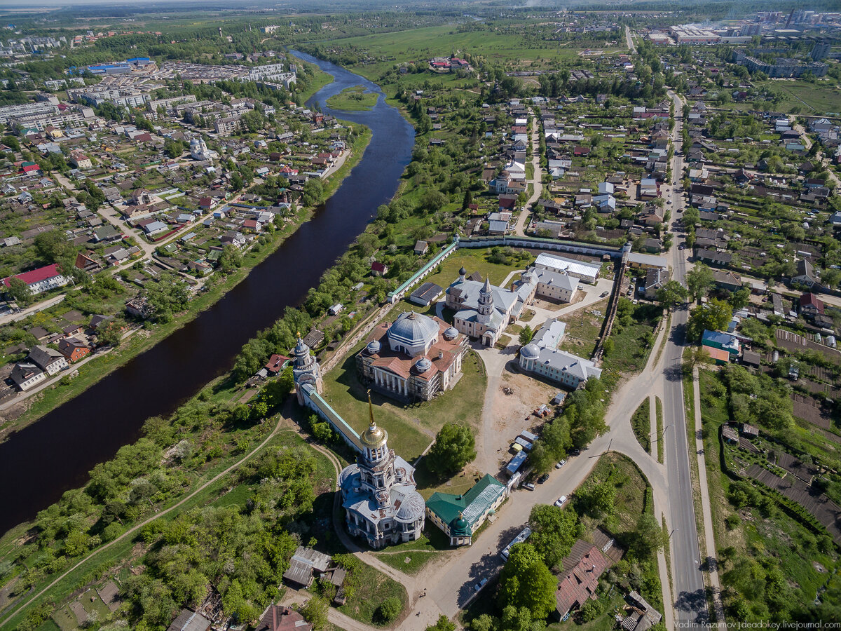 Вологда торжок. Борисоглебский монастырь Торжок. Вышний Волочек Тверская область. Борисоглебский монастырь в Торжке с квадрокоптера.