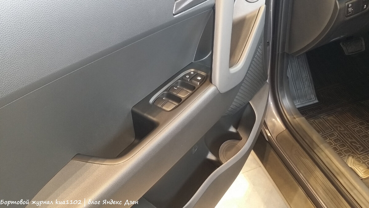 Дверная карта водительской двери. Первое поколение кроссовера, комплектация Active. Автор фотографии kua1102