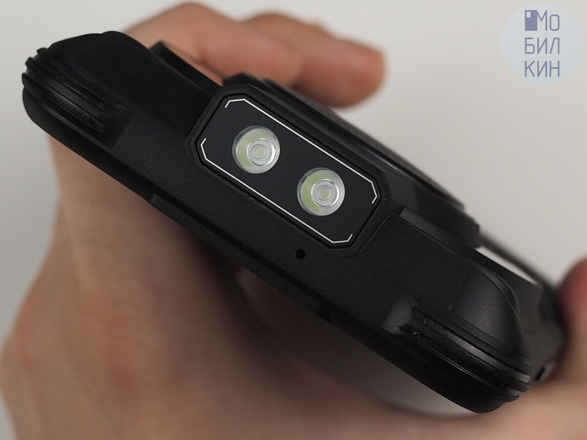 Верхняя грань: двойной фонарик. Светит очень ярко!