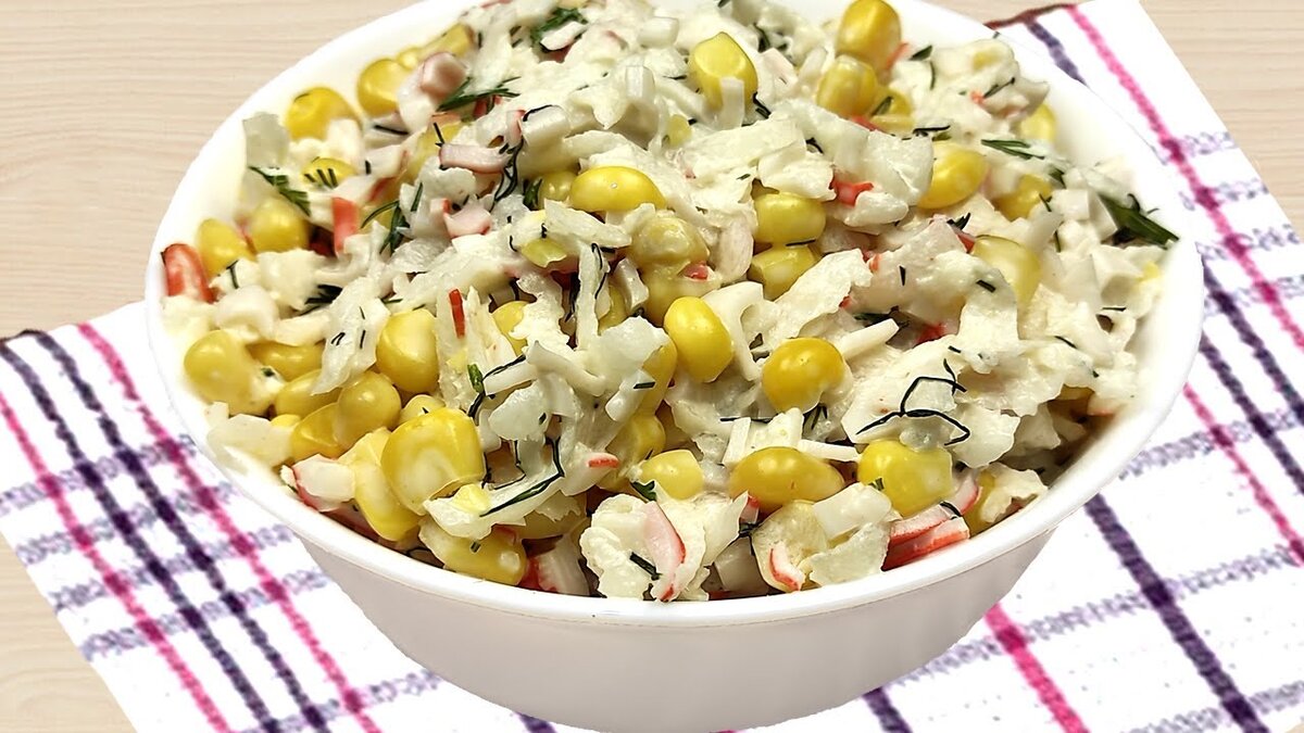 Салат из дайкона с крабовыми палочками