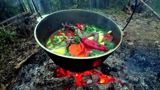 Один с ночёвкой в лесную избу.Рыбачу на незнакомом озере.Вкуснейший Гусь с овощами на костре