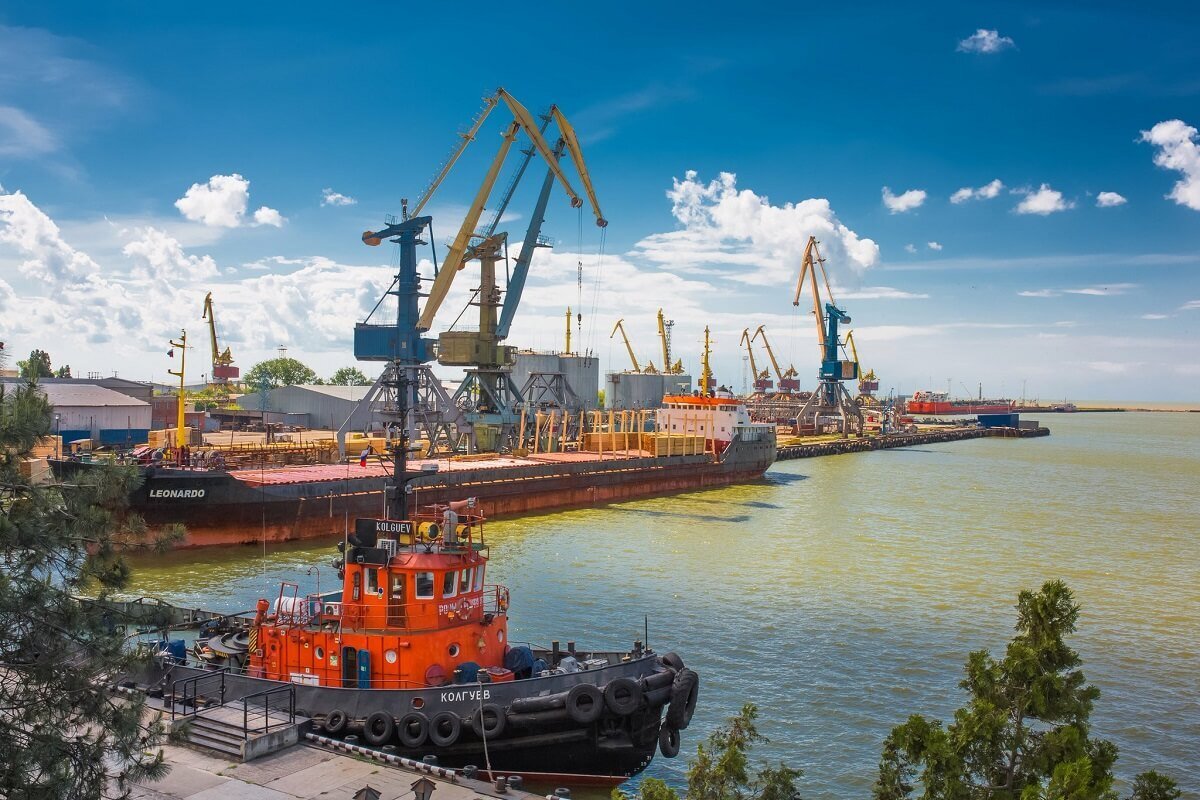 Ейск порт виста. Морской порт Ейск. Морпорт Ейск. Город Ейск порт. Грузовой порт Ейск.