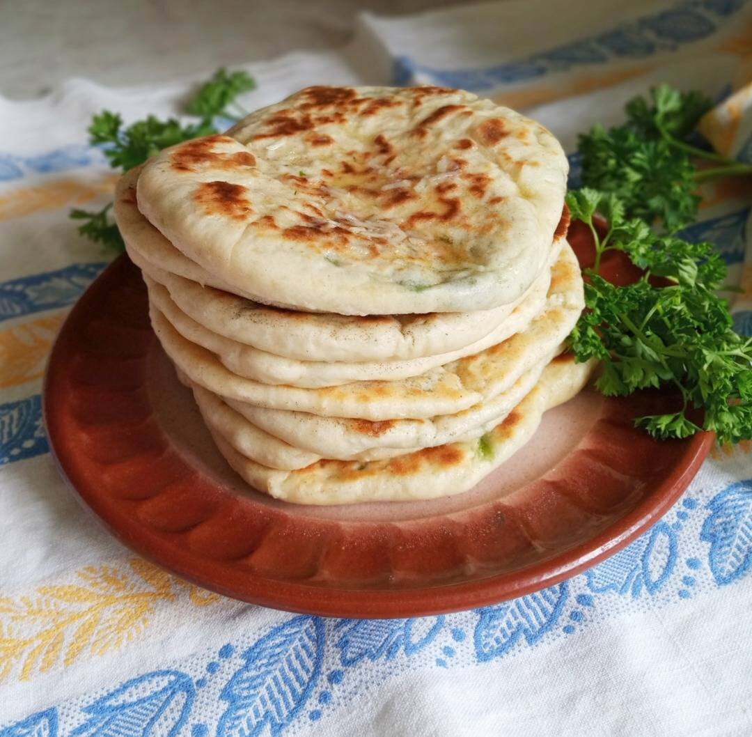 Рецепт лепешек с луком и сыром