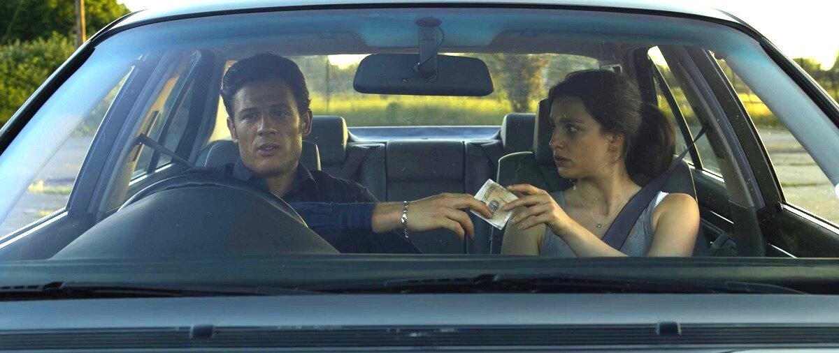 - Благодарю за службу, суперагент Софи! Ваш долг родине выплачен! Вот сдача, пересчитайте. 