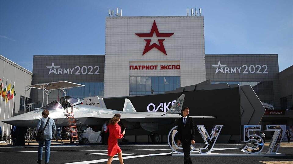     Мотосерф и робот-часовой: необычные новинки форума "Армия-2022" РИА Новости/Павел Бедняков