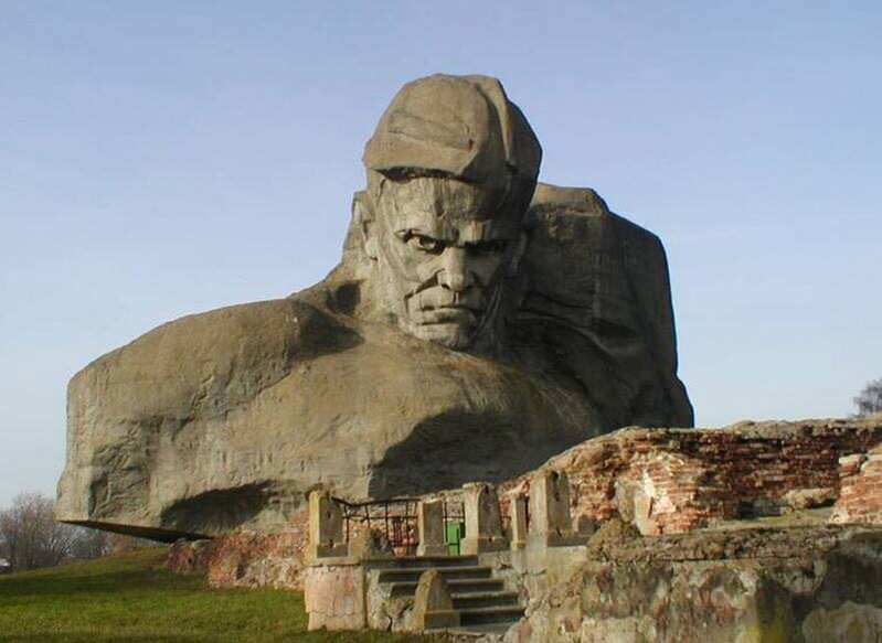 Памятник „Мужество“ в Брестской крепости, скульптор Александр Кибальников.