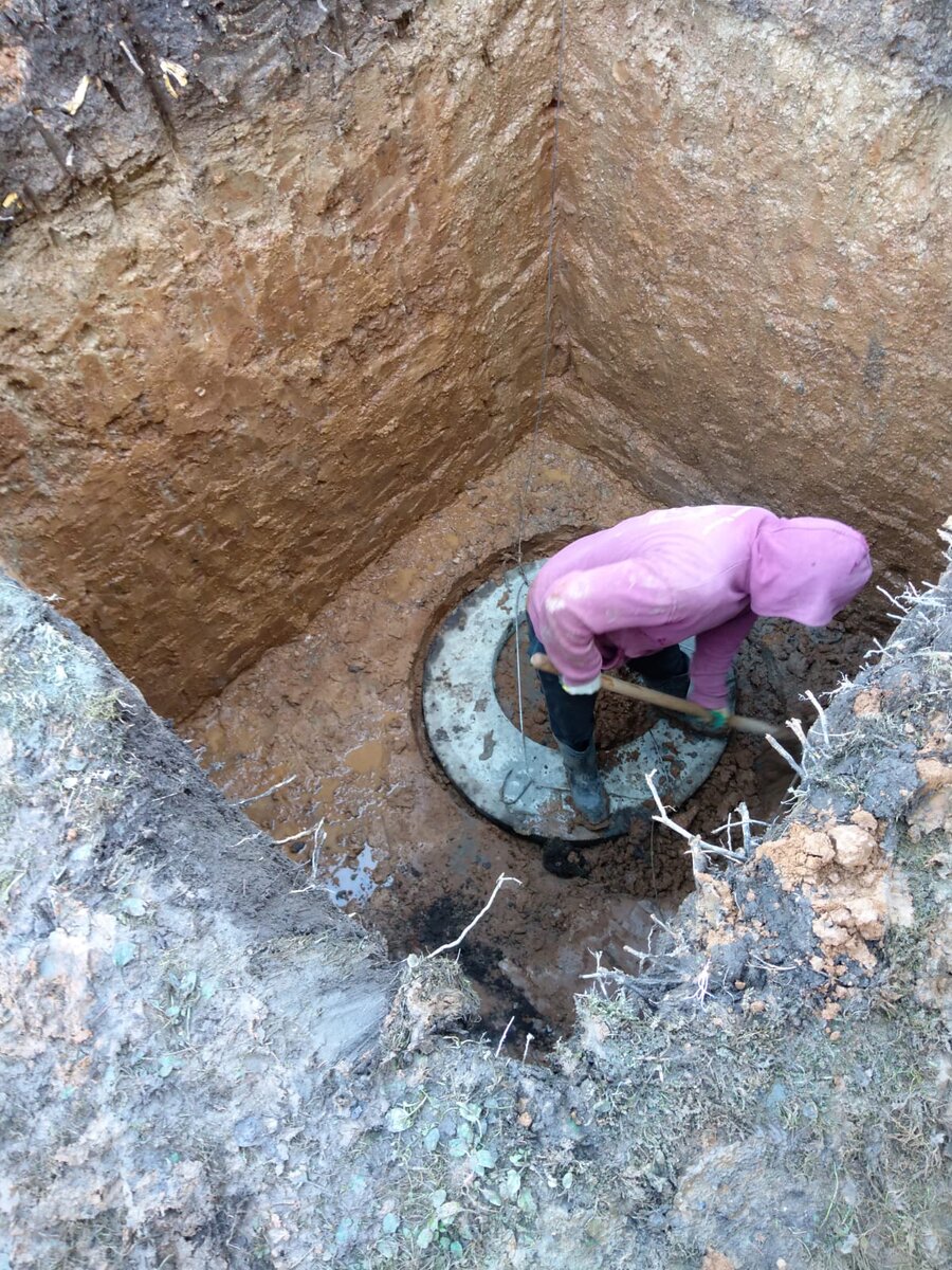 Яма для установки погреба.