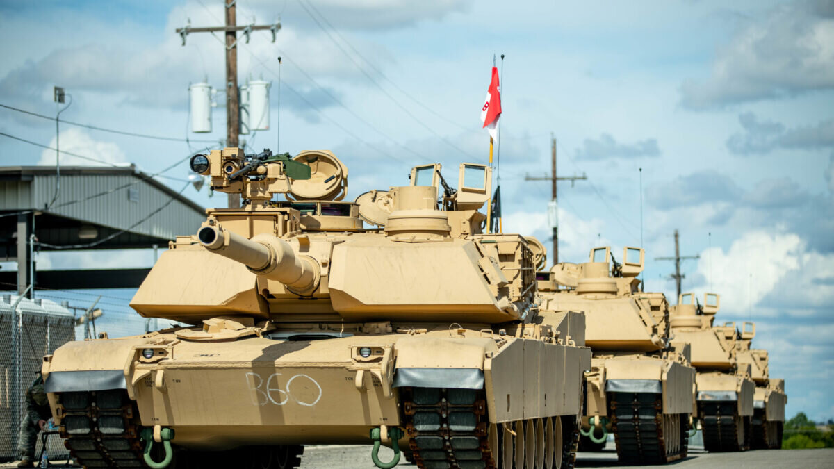 Цена танка абрамс 2023. Танки Abrams американские. M1 Abrams последняя модификация. Танки Абрамс m1a2. M1 Абрамс на Украине.