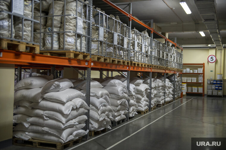    В случае ЧС организации и предприятия должны выдать населению продукты, вещи и предметы первой необходимости