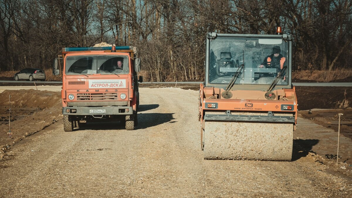     В Тюменской области растет спрос на дорожных рабочих. С начала этого года он увеличился на 73% по сравнению с 2022 годом. Уровень предлагаемых зарплат достиг 120 тысяч рублей. Годом ранее средний заработок составлял 87,7 тысяч рублей.