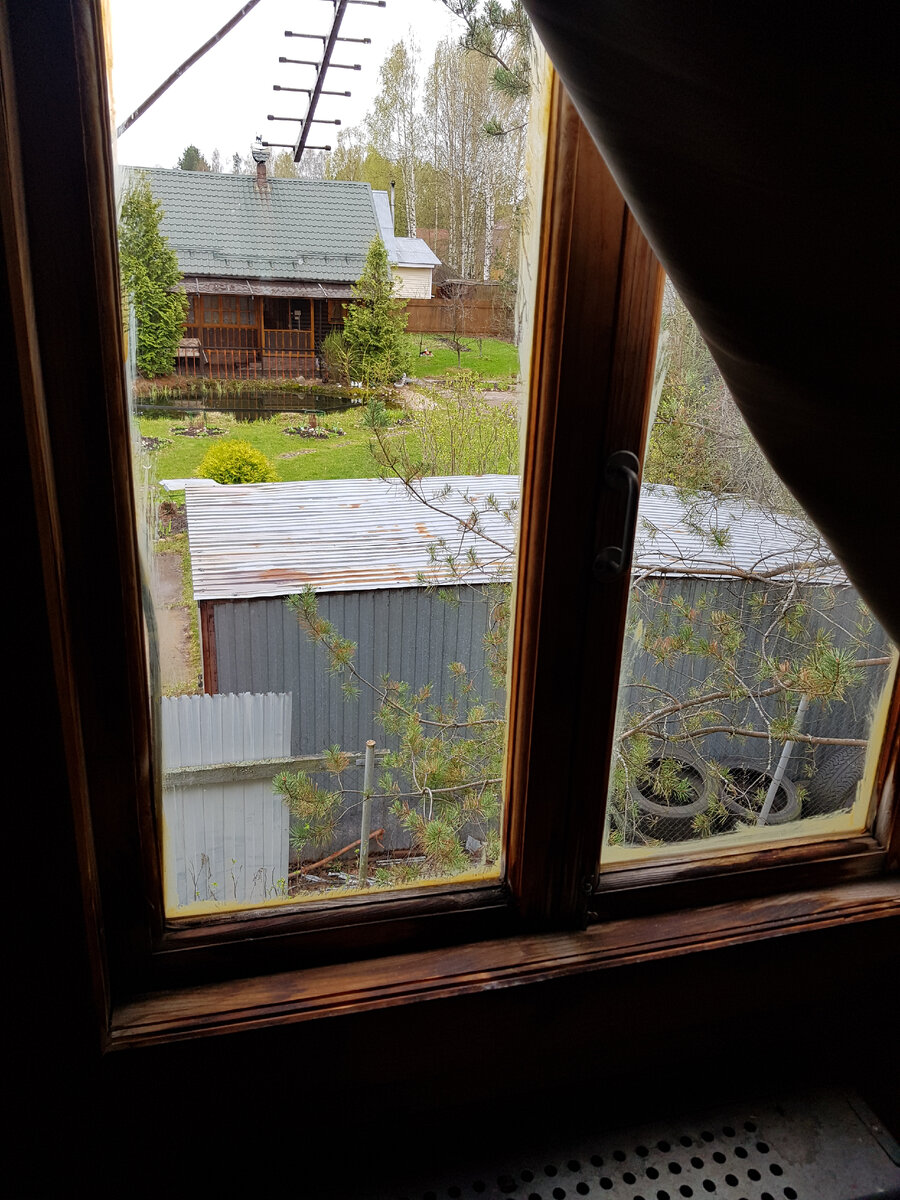 Вид со второго этажа на соседний участок