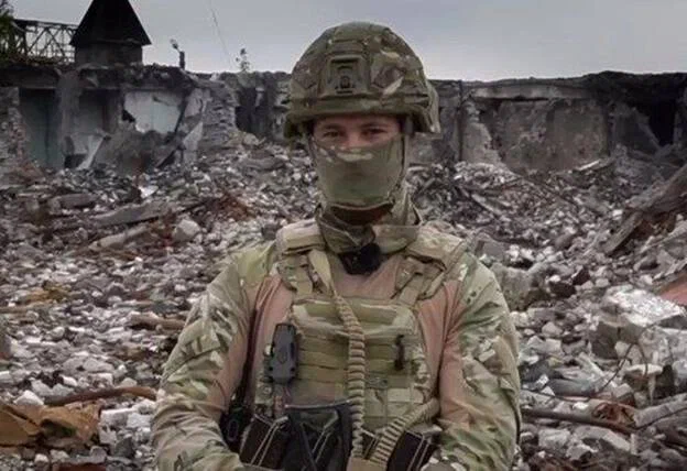 Сам Евгений Викторович не особо любил распространяться о своей семье. Точно известно, что помимо двух дочерей у него с супругою Любовью был сын по имени Павел, рожденный в 1996-м году.-4