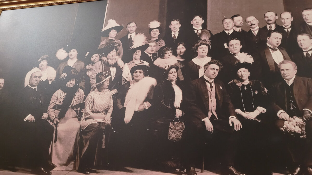 Левый фрагмент этой же фотографии