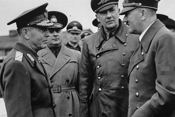 И. Антонеску и А. Гитлер, 1941 год. фото из ria.ru   