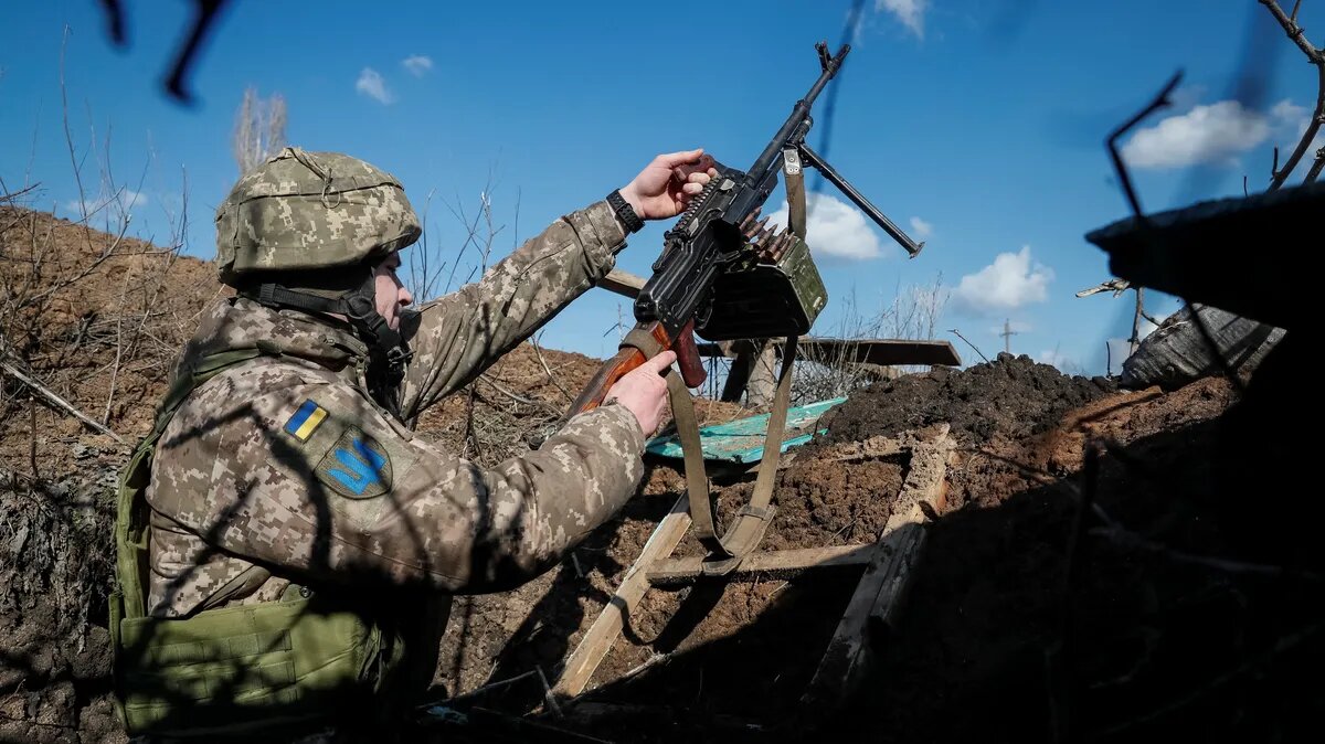 Украинский военнослужащий. Фото: Reuters