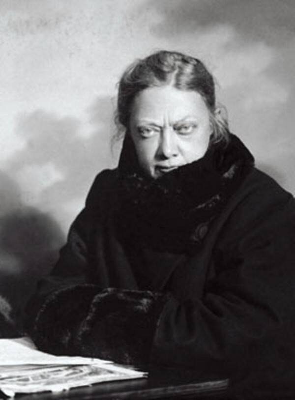 Крупская, страдающая базедовой болезнью