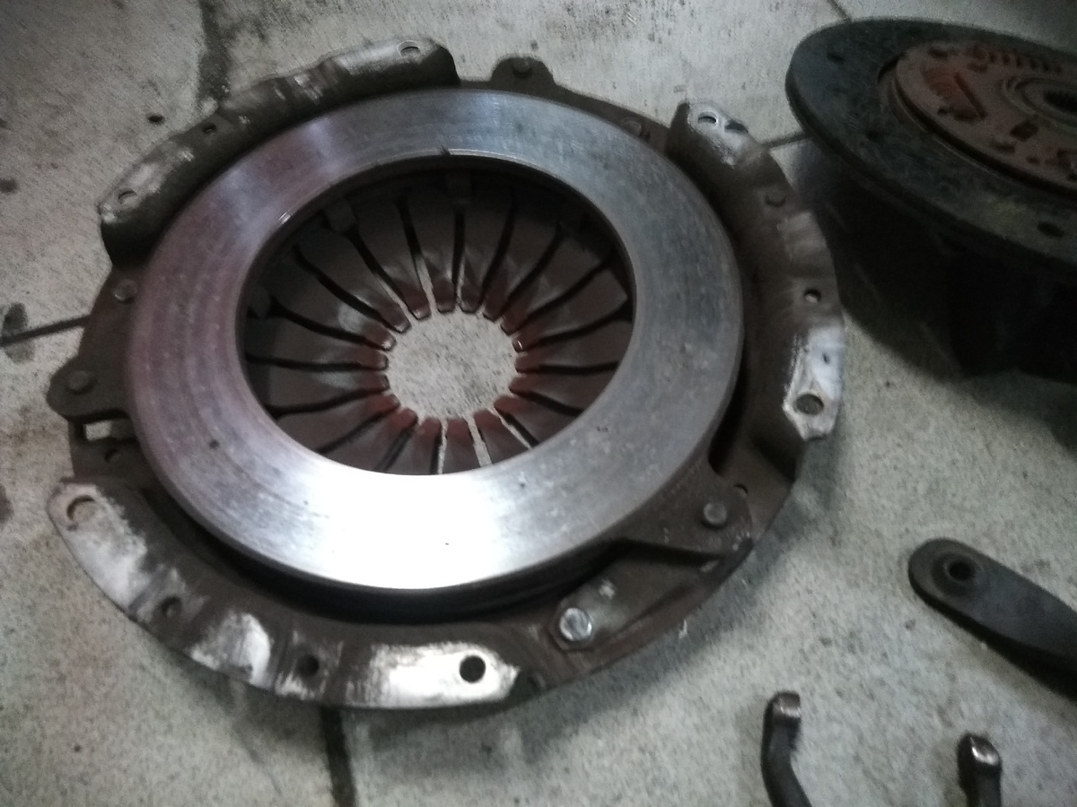 Лепестки погнуты