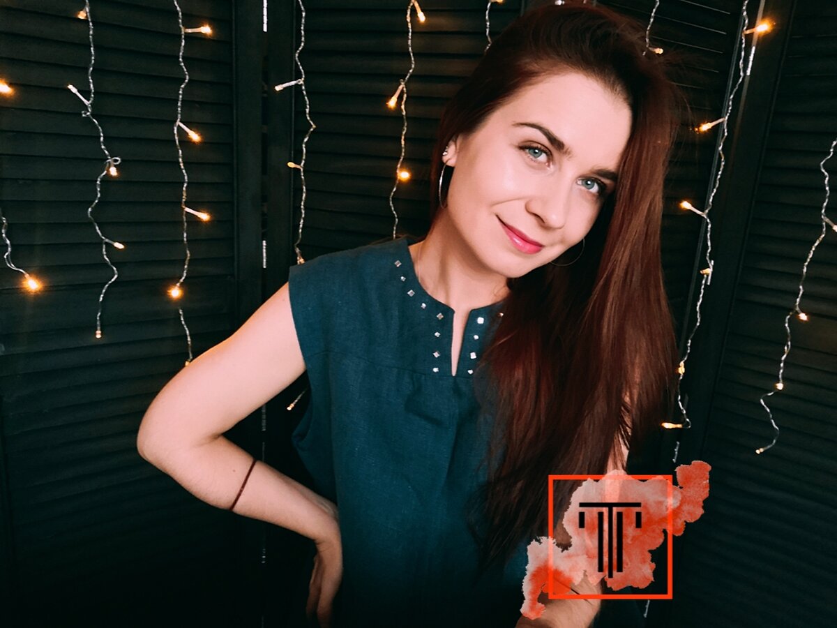 Обращаю внимание, что цвет платья лучше всего передает именно эта фотография.