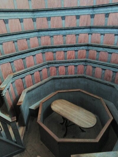 Иллюстрация: Анатомический театр в старом здании Уппсальского университета (Gustavianum). Тут-то и разобрали на учебное пособие Котошихина. 