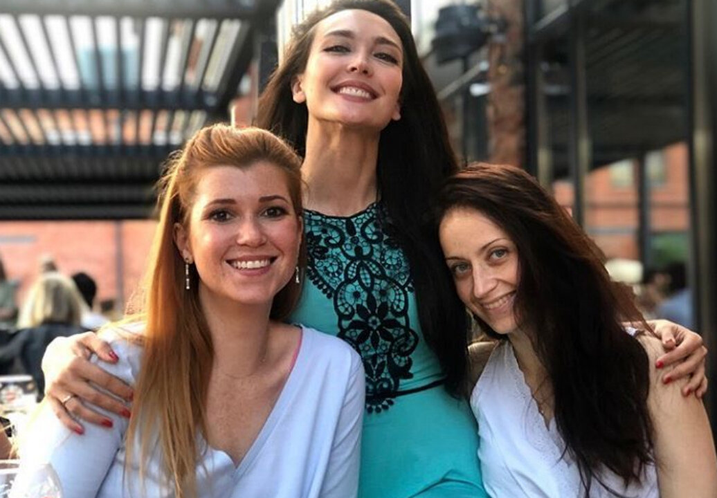 дарья мельникова и кристина асмус. она дружит с актрисой юлией. юлия волкова и лена катина. юлия александрова 2020. она дружит с актрисой юлией.