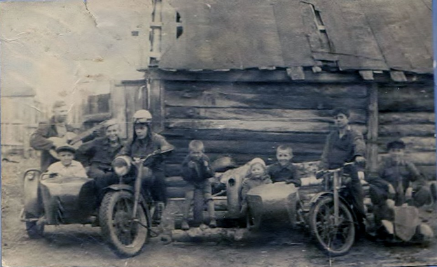 1948 год. Фотографии, конечно, постановочные, но сколько в них жизни...