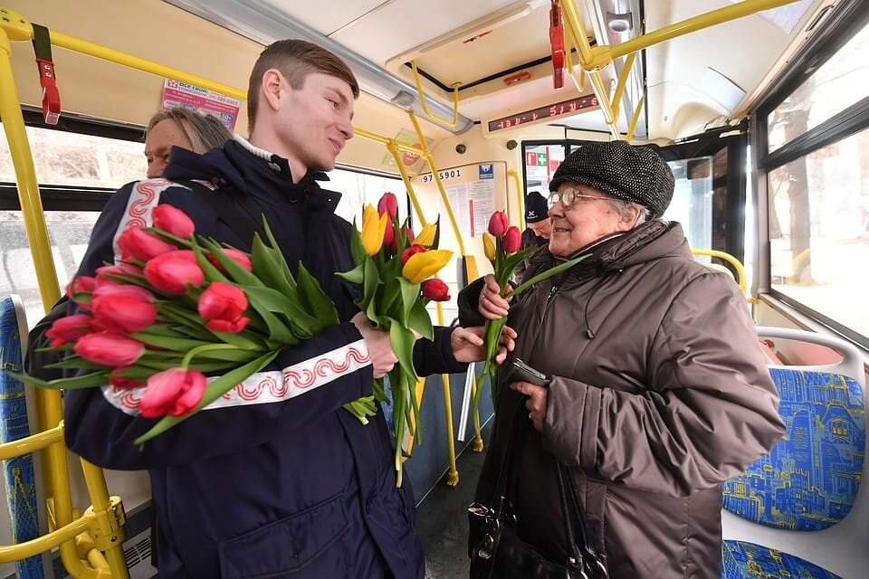 Цветочек в автобусе