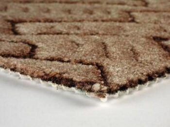 Иглопрошивной Материал представляет собой массу петель из пряди. Это петлевое покрытие. Для получения ворса петли просто разрезаются.