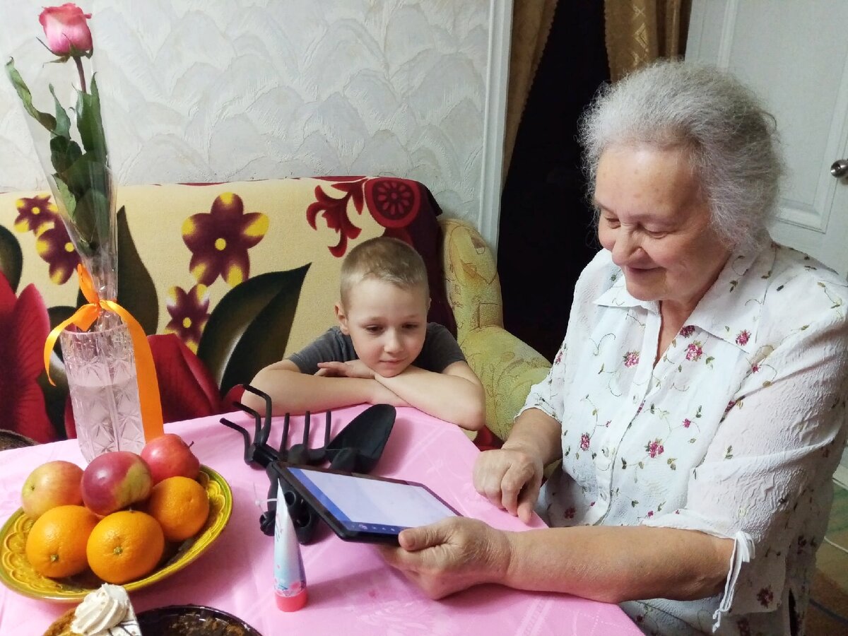 Планшет - подарок на ДР