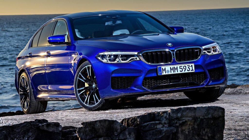 BMW M5 , объём 4.4 - 600 л.с 