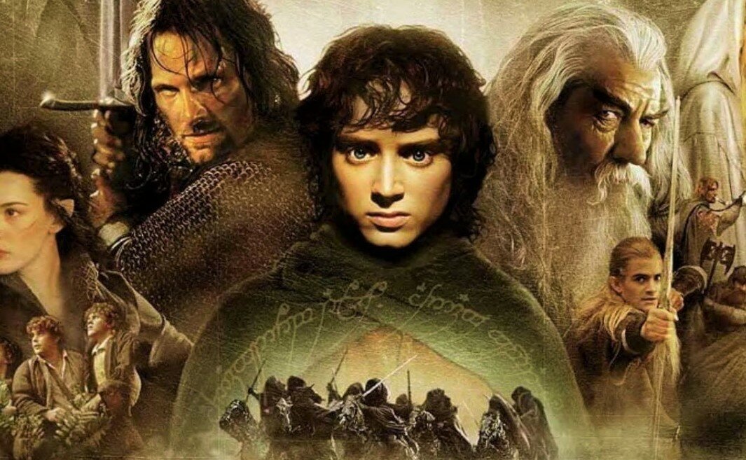 Фильмы «Властелин колец» — всемирно известная серия картин, созданных режиссёром Питером Джексоном. Эта франшиза представляет собой экранизацию творений Дж. Р. Р. Толкина «Властелин колец». 
«Властелин колец» считается одним из самых крупных проектов в истории кинематографа. На его создание ушло целых 8 лет.

Киноленты повторяют основной сюжет книг, но не включают существенные элементы повествования, а также имеют отклонения от исходной истории..

Трилогия была коммерчески успешной и принесла огромные прибыли своим создателям. Картины были положительно оценены критиками и получили 17 премий «Оскар» из тридцати номинаций. Представляем вам фильмы Властелин колец все части по порядку — полный список.