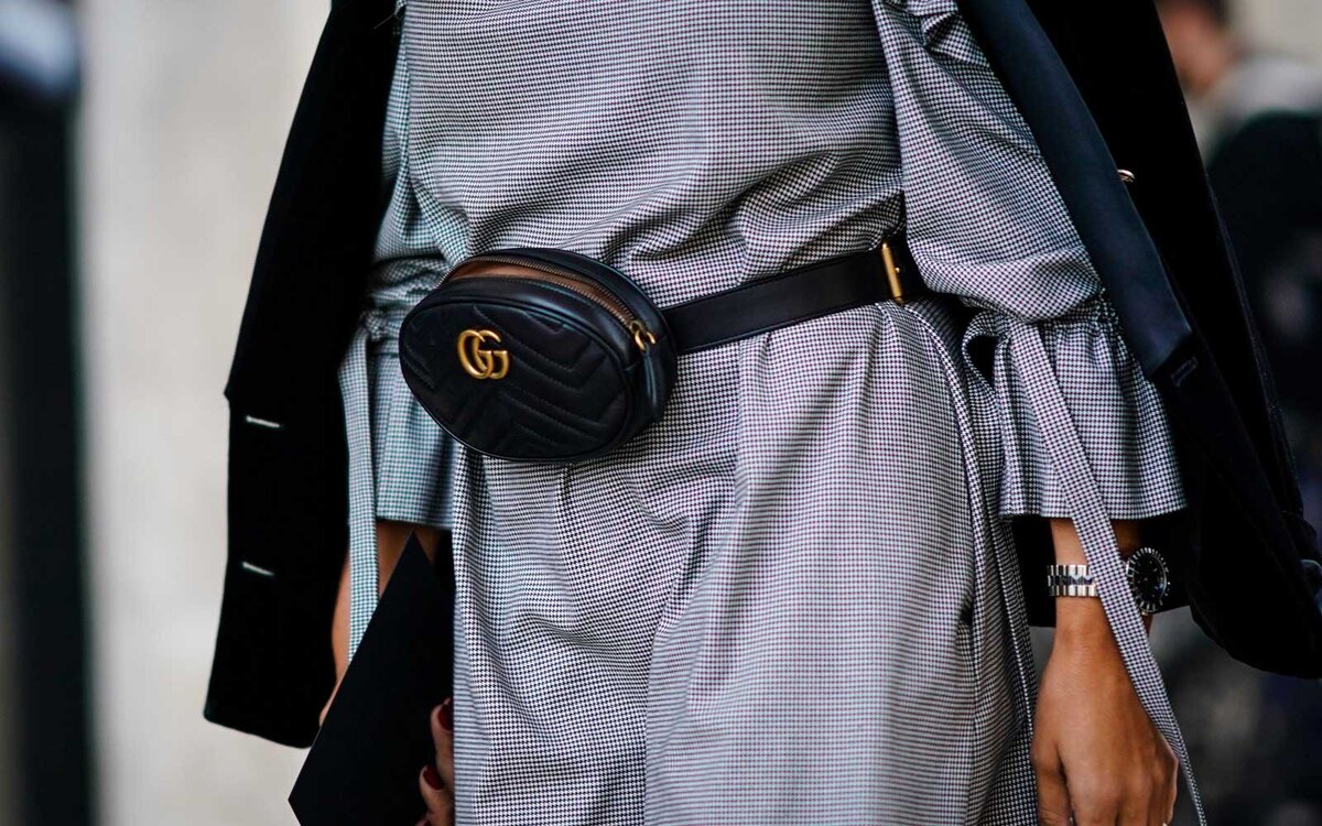 Поясная сумка от Gucci на стритстайлере. /Фото: pbs.twimg.com