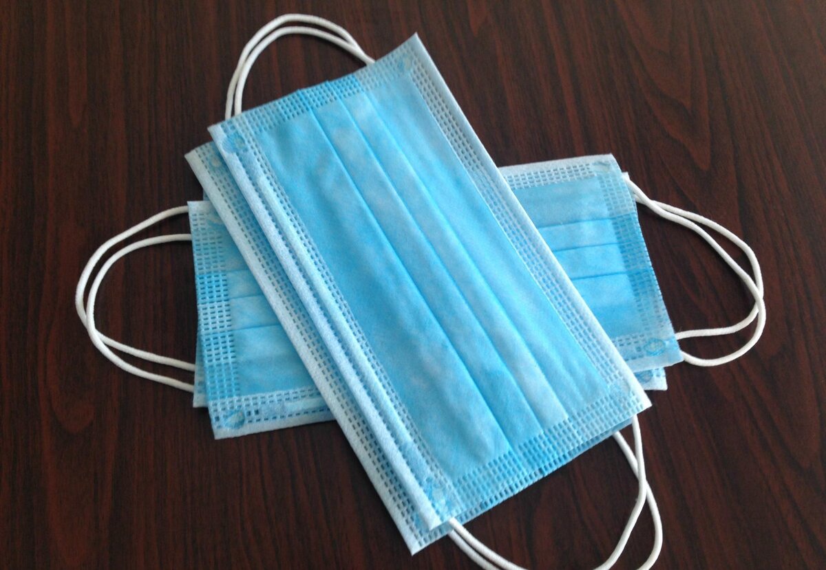 Марлевые маски продаются в аптеке!!!!