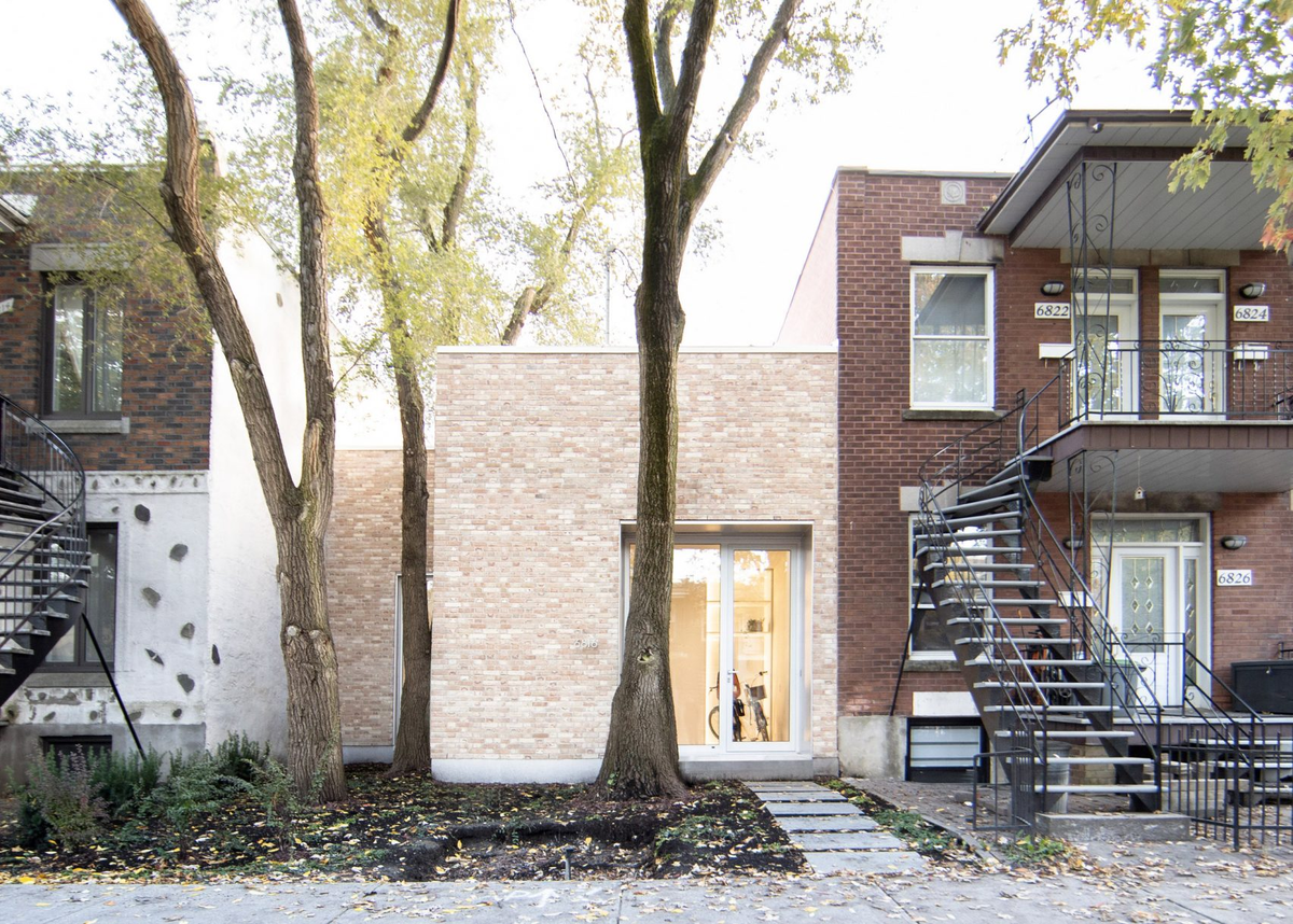 https://static.dezeen.com/uploads/2020/04/denormanville-thomas-balaban-architect-house-extension-montreal-canada_dezeen_2364_hero2-1704x1217.jpg