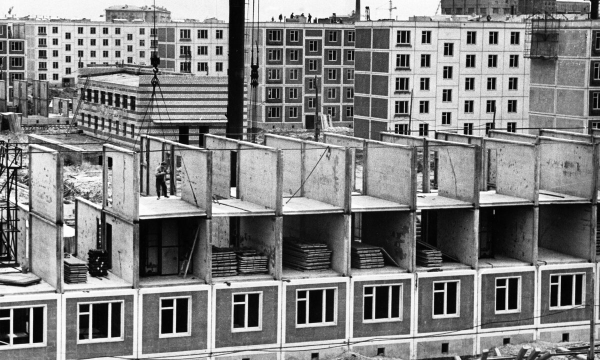 Строительство Московских хрущевок.