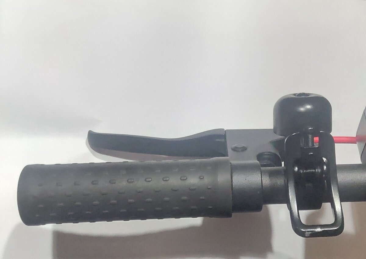 Штатный звонок на M365 Pro. На обычном M365 такой-же, только серебристого цвета