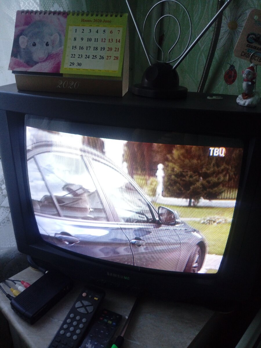 Старый кинескопный телевизор Samsung 90-х годов. Личное фото