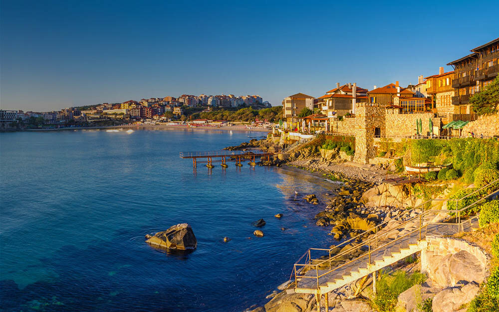 Фото: astons.com