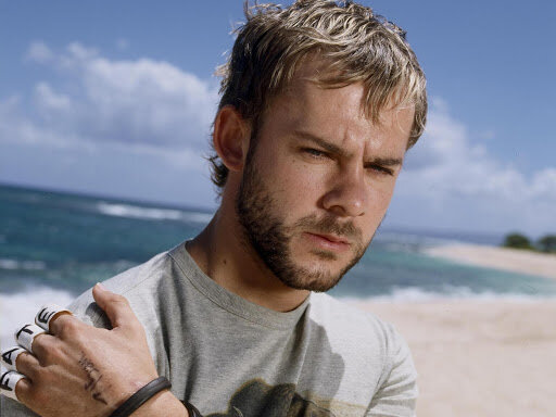 На момент выхода первого сезона актеру было 28 лет