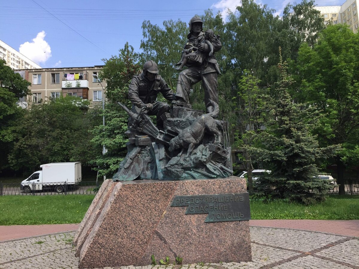 Памятник установлен на улице Кременчугская 
