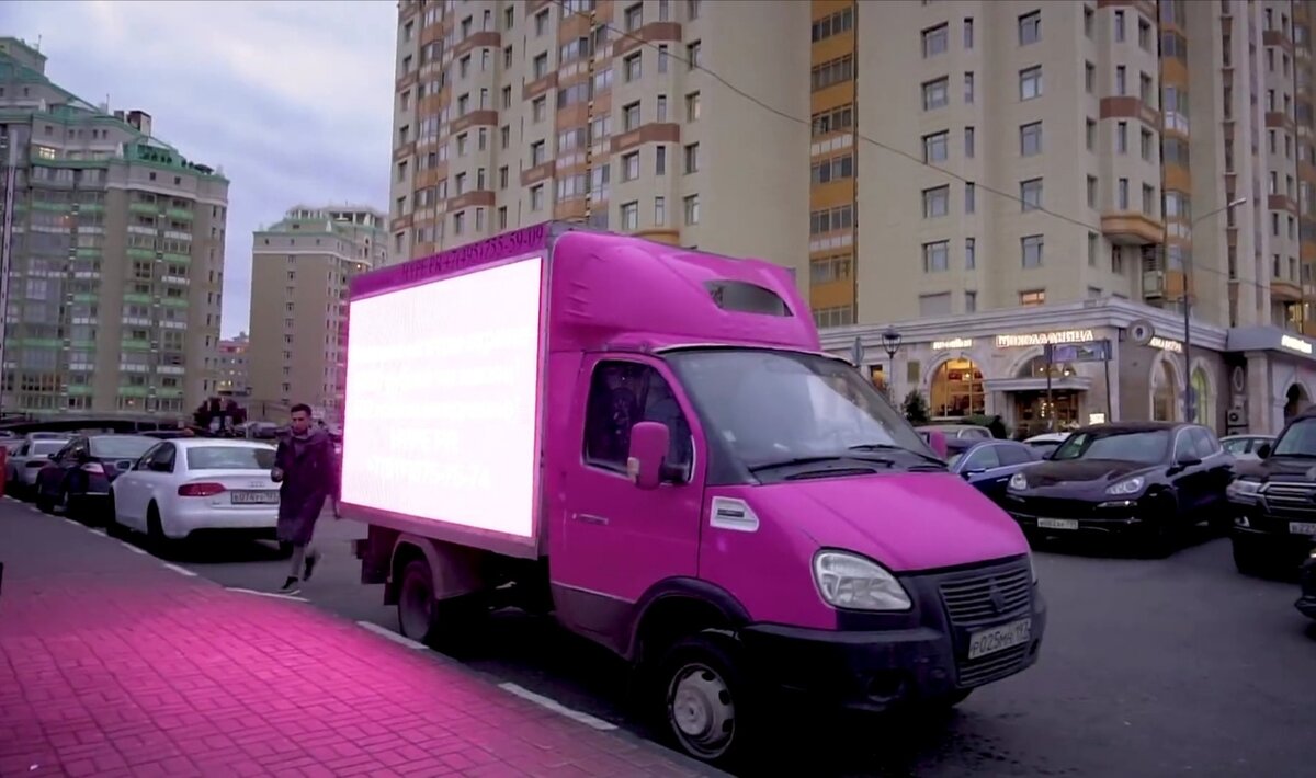 экран покрыл всю часть кузова 