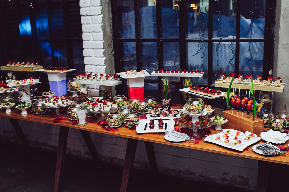 Шведский стол от кейтеринговый компании Ателье Гастрономик кейтеринг Eventag.ru