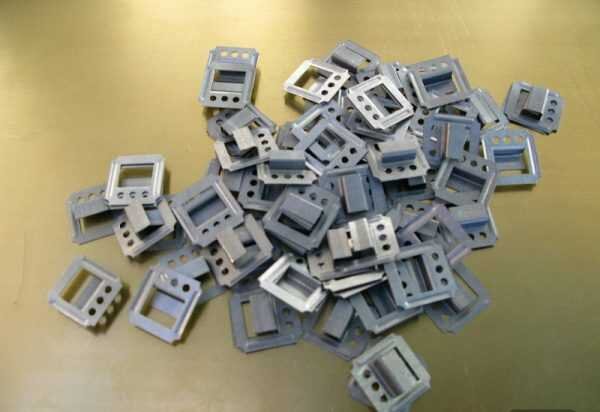 Крепление металлическими кляммерами. Кляммеры