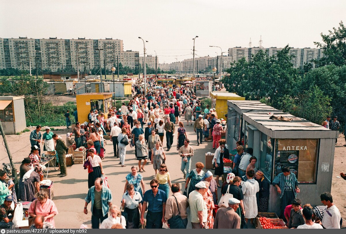 Купчино... Выход из метро.