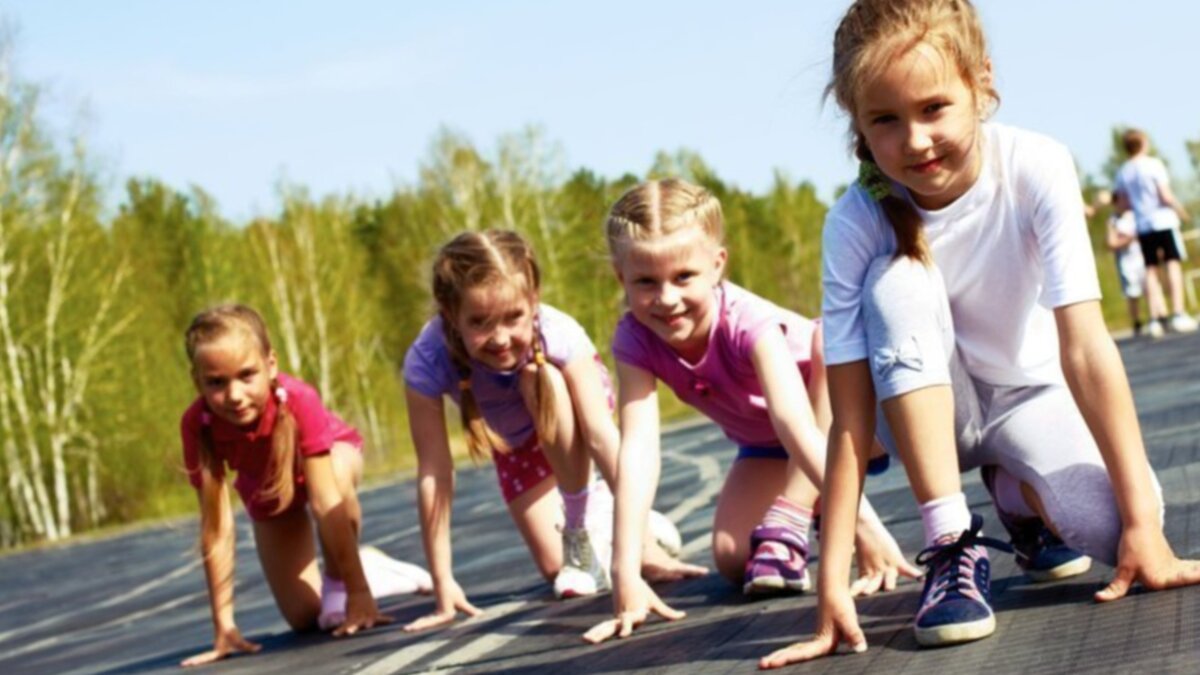 Давая кока-колу или другие вредные продукты детям, следите чтобы они занимались спортом, иначе появится лишний вес