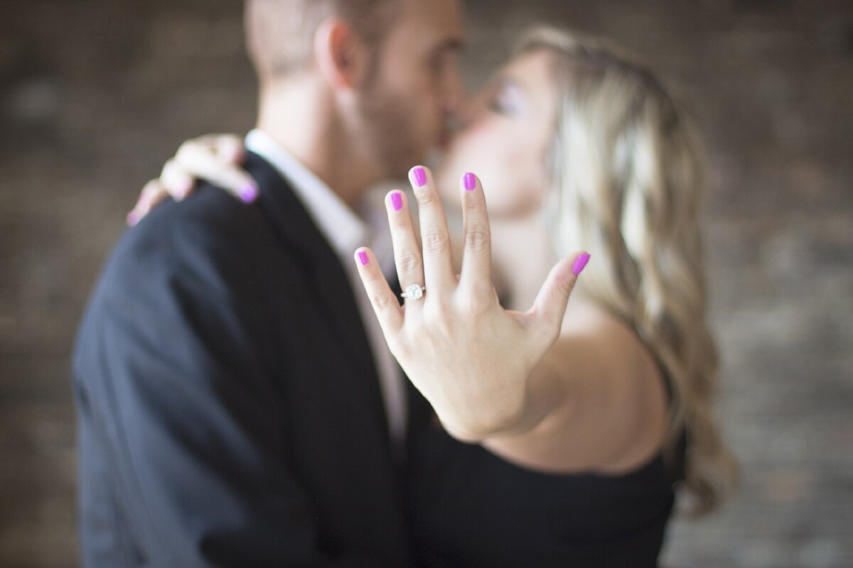 Источник: https://isorepublic.com/photo/engagement-couple/