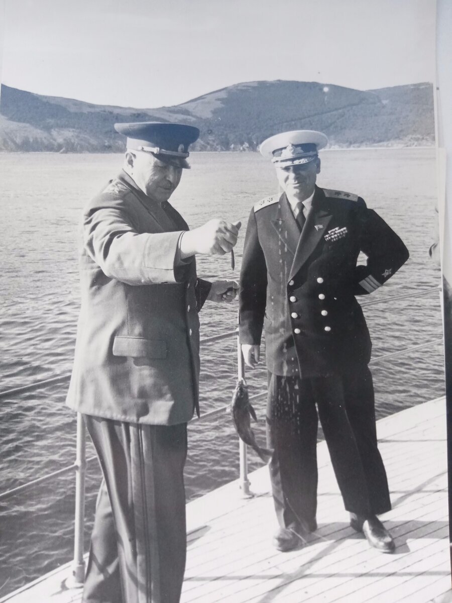 Фото маршала Советского Союза И. Х. Баграмяна (первый слева).