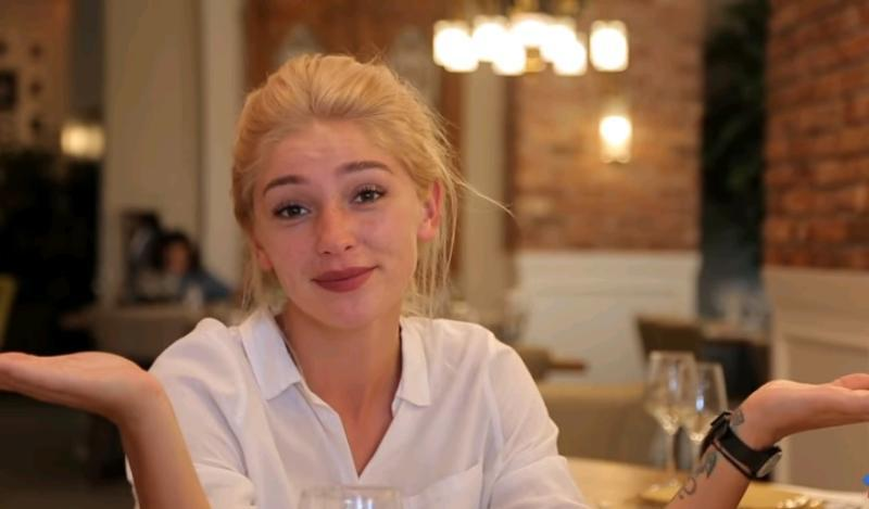 Я был в хостеле, где мог повстречать Ивлеву, но не встретил - селяви)