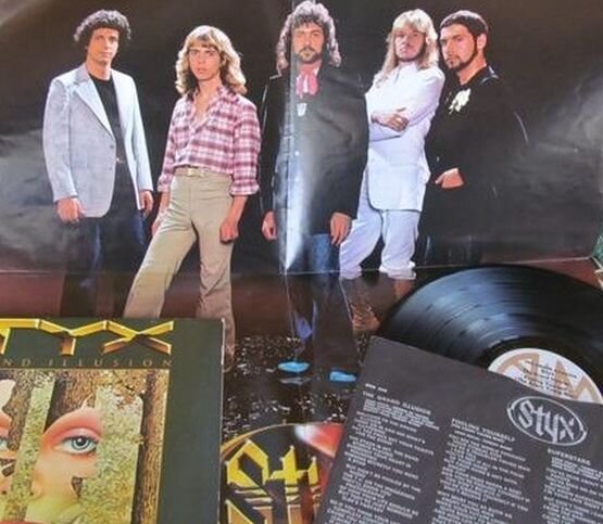 Группа "Styx" в 1977 году с первым своим "платиновым" диском "The Grand Illusion"